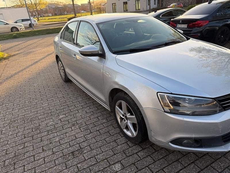 Gebraucht VW Jetta Comfortline 105 PS (77 kW) 2011 Silber Limousine