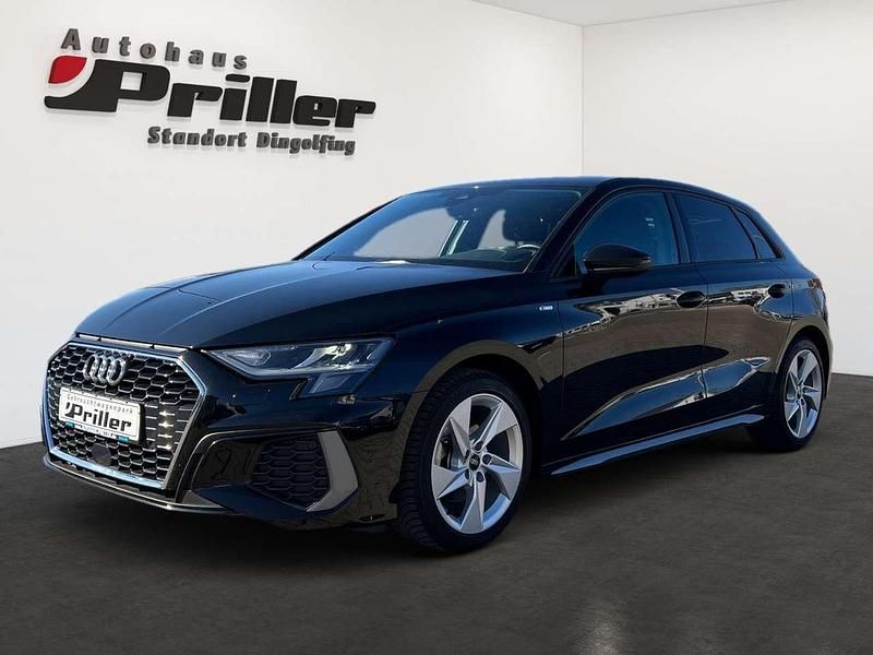 Mythosschwarz metallic Gebraucht 2024 Audi A3 Sportback S-Line Kleinwagen | 25.900 € (Fairer Preis) - Bild 1/4