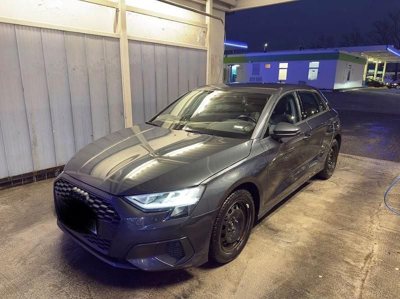 Grau Gebraucht 2021 Audi A3 Limousine | 18.400 € (Superpreis) - Bild 1/4