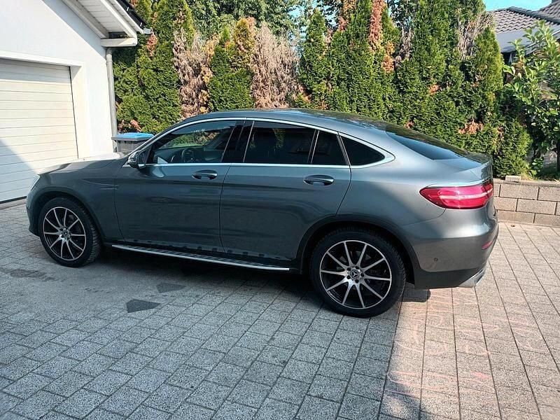Grau Gebraucht 2018 Mercedes GLC220 AMG line Coupé | 32.900 € (Guter Preis) - Bild 1/4