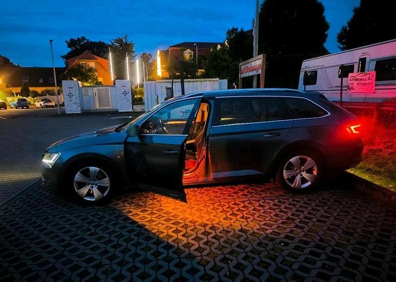 Gebraucht Skoda Superb Style 190 PS (139 kW) 2019 Grau Kombi