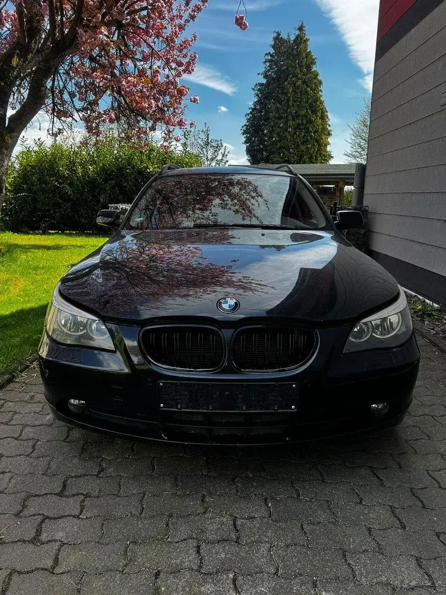 Gebraucht BMW 523 177 PS (130 kW) 2006 Schwarz Kombi