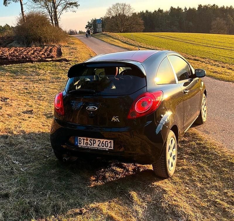 Gebraucht Ford Ka Titanium 69 PS (50 kW) 2015 Schwarz Kleinwagen