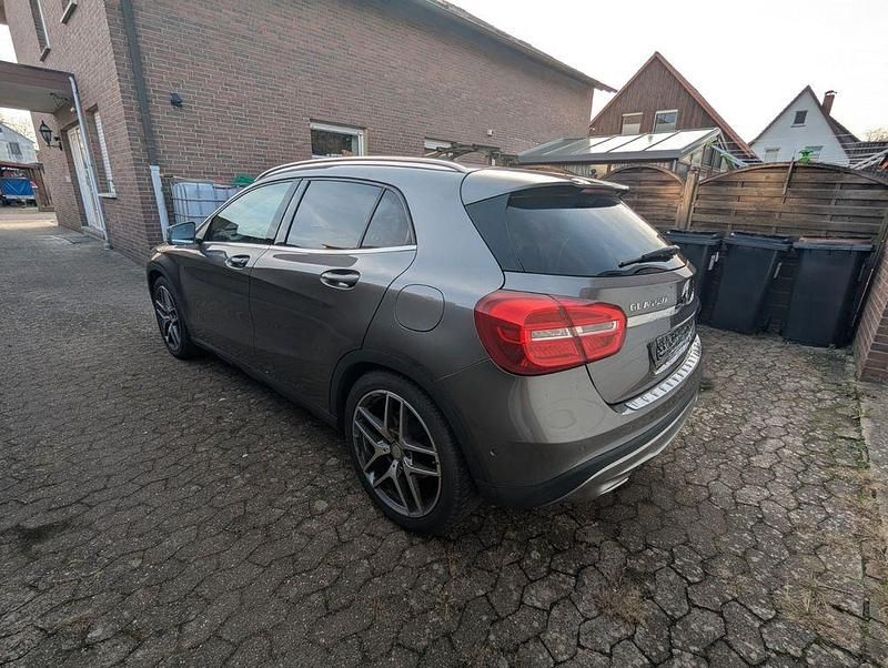 Gebraucht Mercedes GLA220 170 PS (125 kW) 2015 Grau SUV