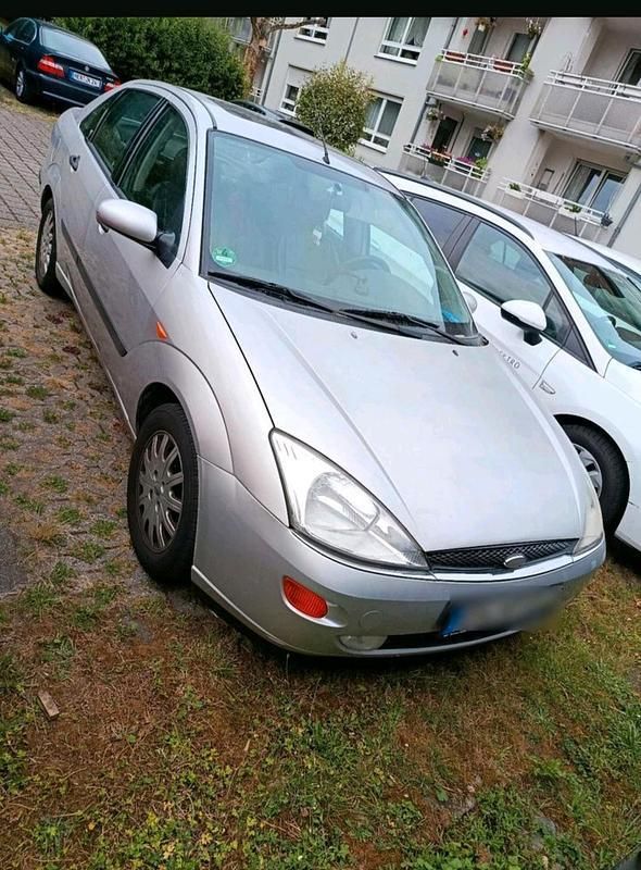 Gebraucht 2001 Ford Focus Ghia Limousine | 500 € (Superpreis) - Bild 1/3