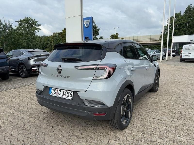 Gebraucht Renault Captur Techno 140 PS (102 kW) 2025 Rafalgrau metallic, black pearlschwarz metallic (grau) SUV