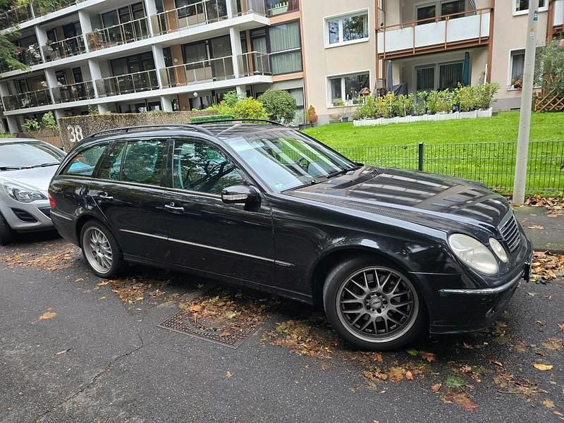 Schwarz Gebraucht 2003 Mercedes E500 Kombi | 4.600 € - Bild 1/3