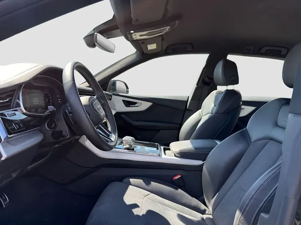 Używany Audi Q8 Ambiente 340 KM (250 kW) 2023 Czarny SUV