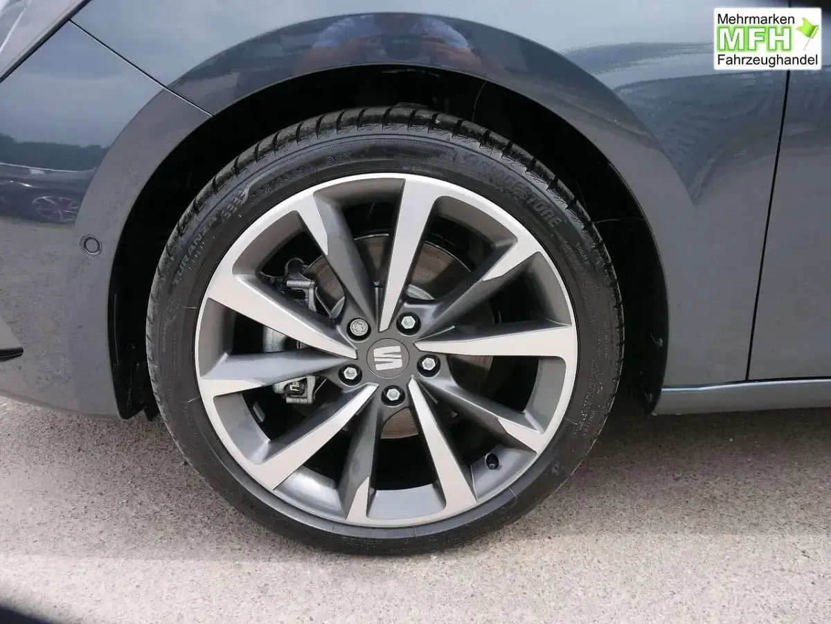 Neu Seat Leon FR 150 PS (110 kW) 2025 Magnetic tech grey Kombi