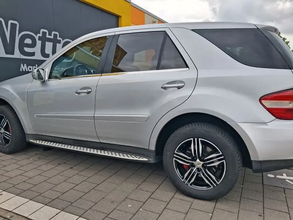 Gebraucht Mercedes ML320 224 PS (164 kW) 2005 Silber SUV