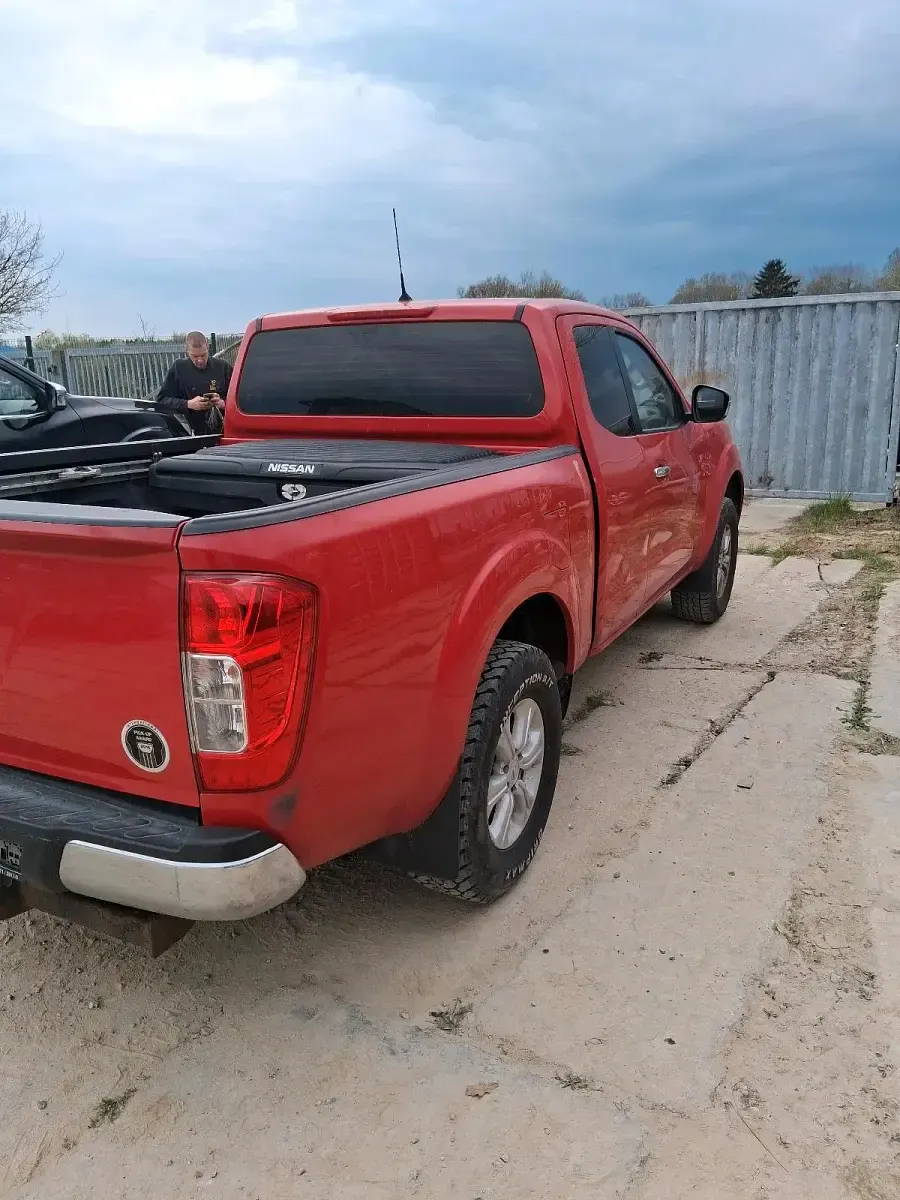 Gebraucht Nissan Navara 160 PS (117 kW) 2016 Rot Pickup