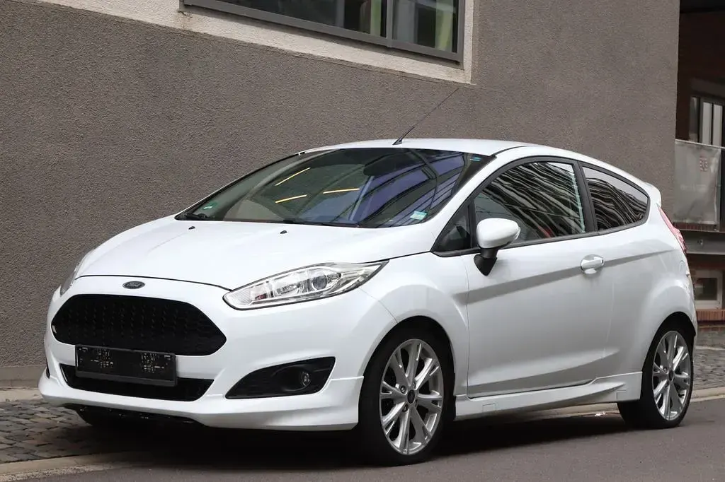 Gebraucht Ford Fiesta Sport 125 PS (91 kW) 2014 Weiß Kleinwagen