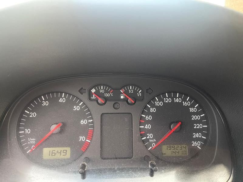 Gebraucht VW Bora 101 PS (74 kW) 1999 Silber Limousine