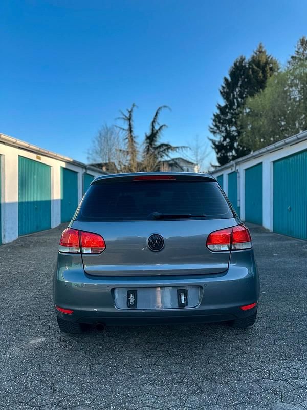 Gebraucht VW Golf VI 122 PS (89 kW) 2010 Grau Kleinwagen