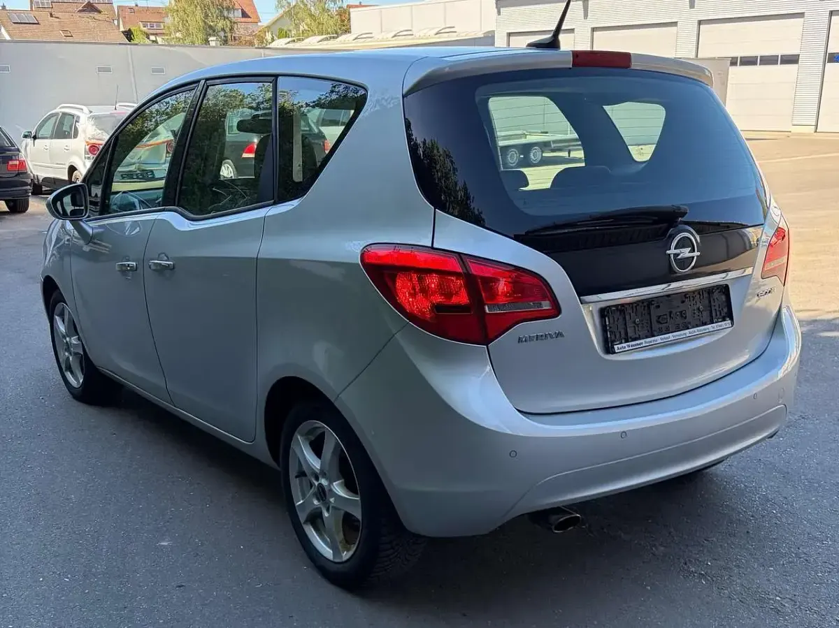 Gebraucht Opel Meriva Innovation 140 PS (102 kW) 2012 Argon silber/ice silver (m2) Van / Kleinbus
