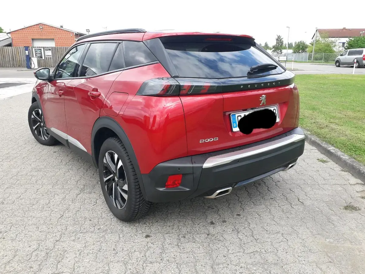 Gebraucht Peugeot 2008 Allure 131 PS (96 kW) 2021 Rot SUV