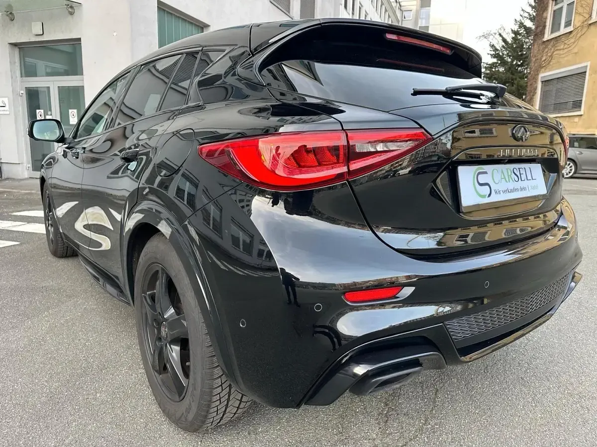 Gebraucht Infiniti Q30 156 PS (114 kW) 2017 Schwarz Limousine