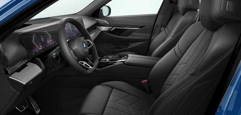 Gebraucht BMW i5 Comfort Edition 250 kW (340 PS) 2025 Blau Kombi