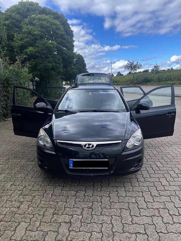 Schwarz Gebraucht 2009 Hyundai i30 Kleinwagen | 3.450 € (Fairer Preis) - Bild 1/4