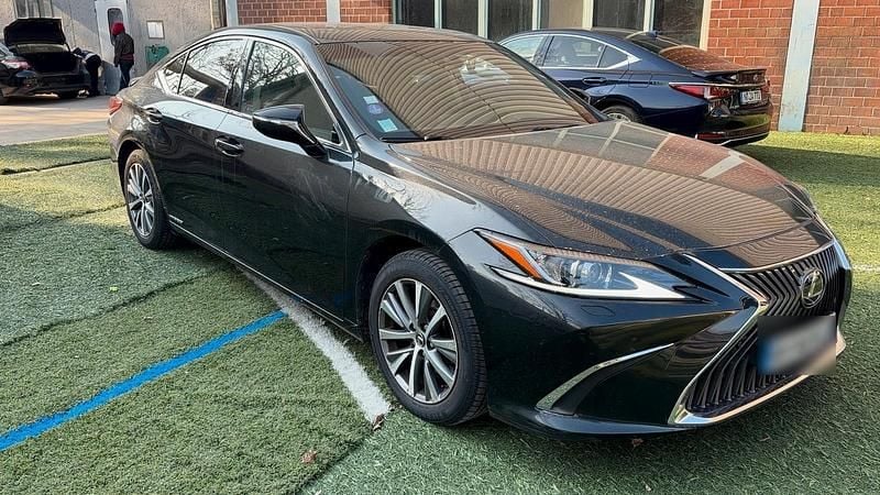 Gebraucht Lexus ES300H 178 PS (130 kW) 2021 Schwarz Limousine
