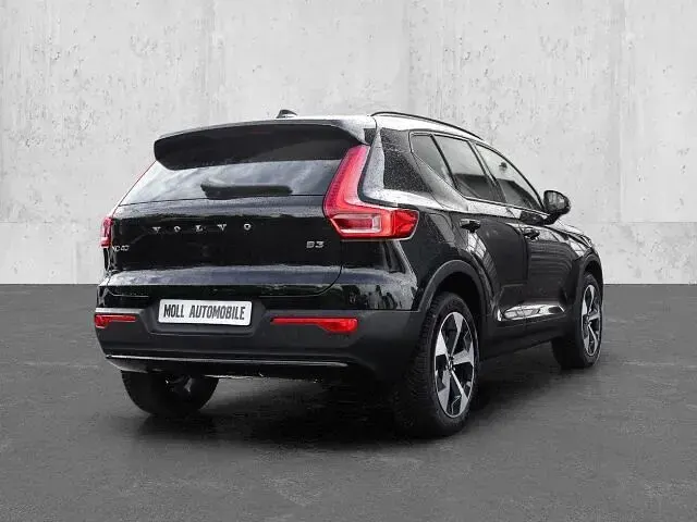 Gebraucht Volvo XC40 Business Edition 163 PS (119 kW) 2024 Schwarz SUV