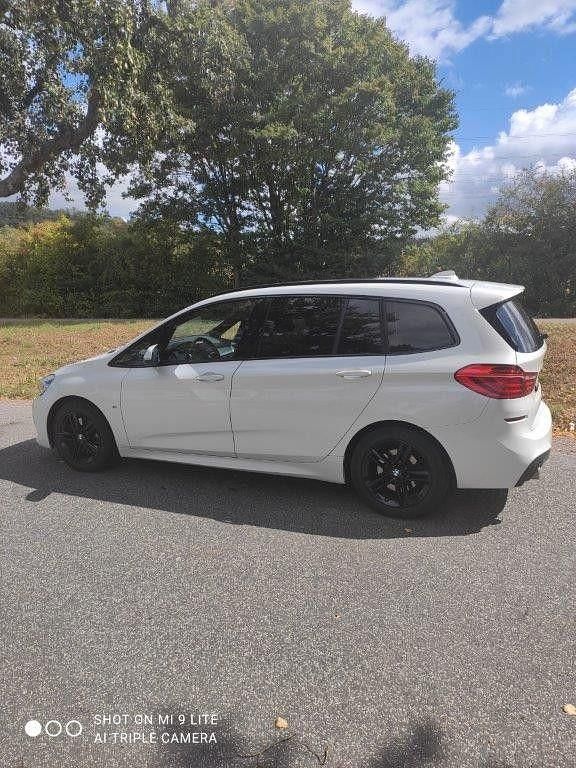 Weiß Gebraucht 2021 BMW 220 Gran Tourer M Sport Van / Kleinbus | 28.000 € (Fairer Preis) - Bild 1/4