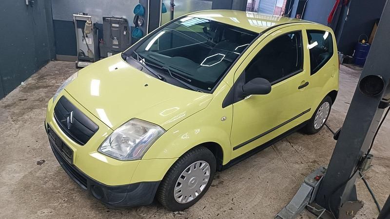 Gelb Gebraucht 2008 Citroën C2 Kleinwagen | 2.999 € (Etwas zu teuer) - Bild 1/4