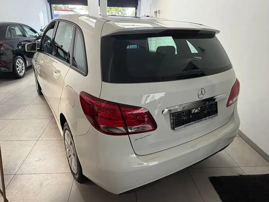 Gebraucht Mercedes B180 122 PS (89 kW) 2016 Weiß Kleinwagen