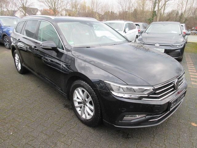 Gebraucht VW Passat Business 150 PS (110 kW) 2023 Deep black (metallic) Kombi