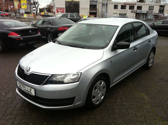 Gebraucht Skoda Rapid Active 105 PS (77 kW) 2015 Silber Limousine