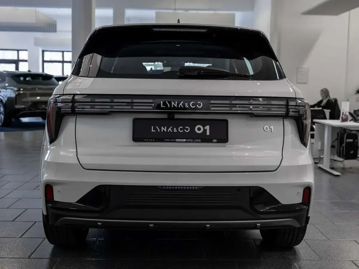 Nouă Lynk & Co 01 280 CP (205 kW) 2026 Alb SUV