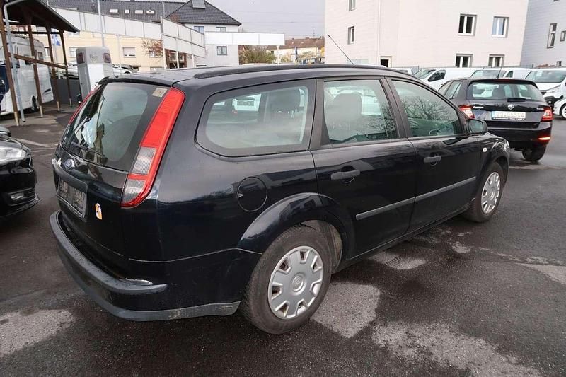 Gebraucht Ford Focus Trend 101 PS (74 kW) 2005 Pantherschwarz metallic Kombi