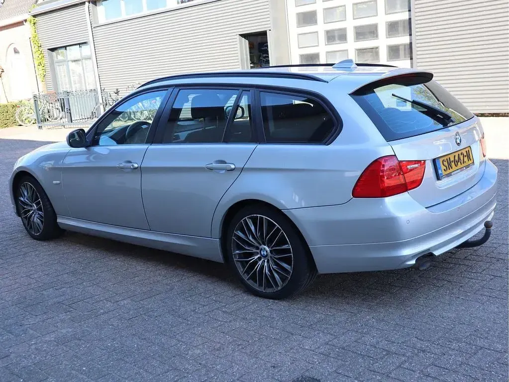 Second-hand BMW 318 143 CP (105 kW) 2010 Argintiu Break