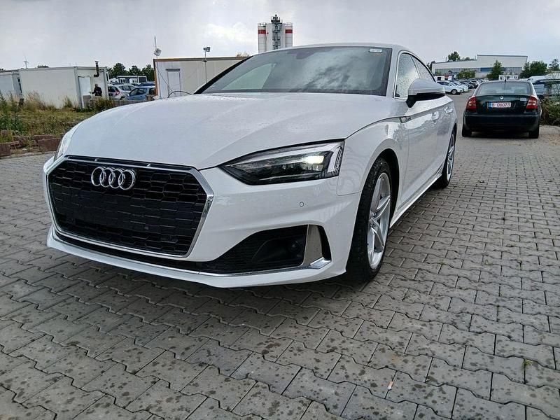 Weiß Gebraucht 2022 Audi A5 Sportback Advanced Limousine | 27.299 € (Superpreis) - Bild 1/4