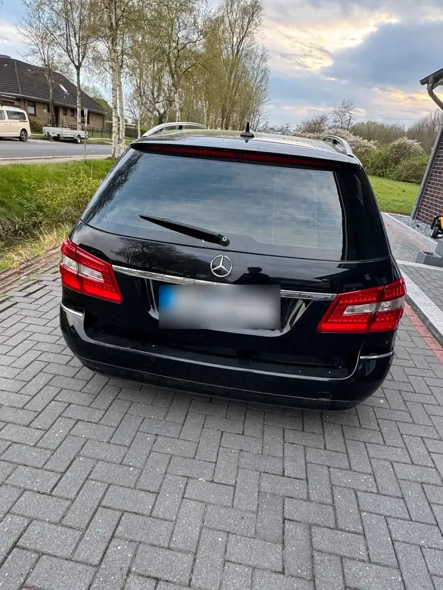 Gebraucht Mercedes E220 170 PS (125 kW) 2011 Schwarz Kombi