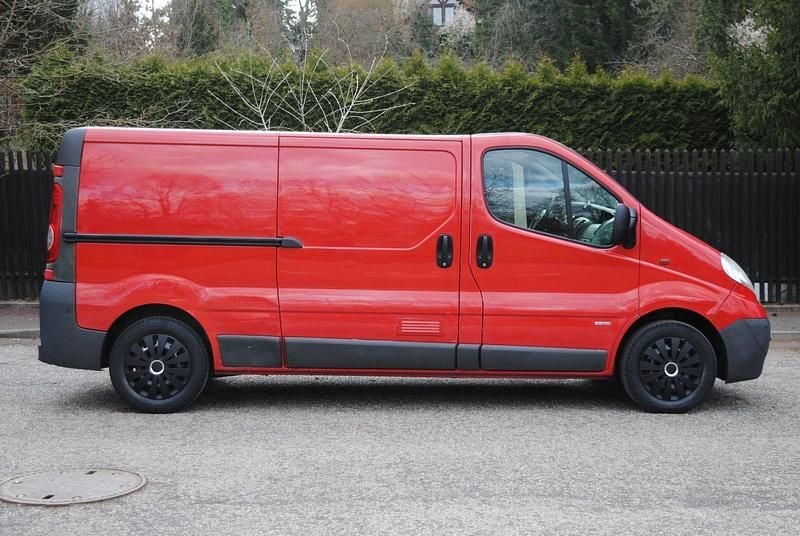 Gebraucht Opel Vivaro 90 PS (66 kW) 2010 Rot Van / Kleinbus