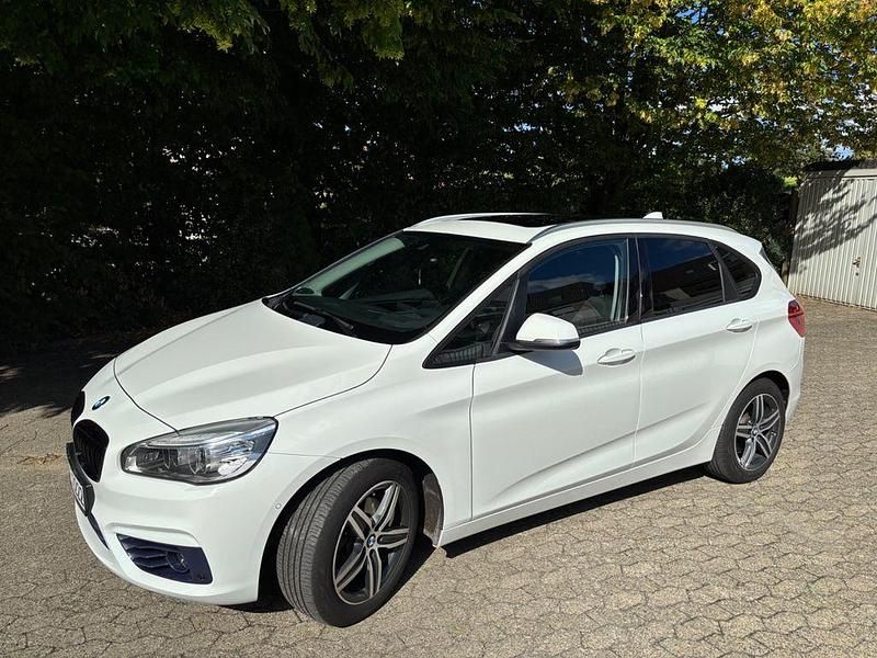 Weiß Gebraucht 2014 BMW 220 Active Tourer Sport Line Van / Kleinbus | 15.200 € (Etwas zu teuer) - Bild 1/4