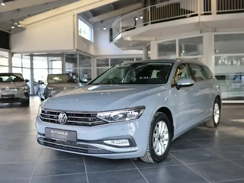 Second-hand VW Passat Business 200 CP (147 kW) 2023 Gri Break