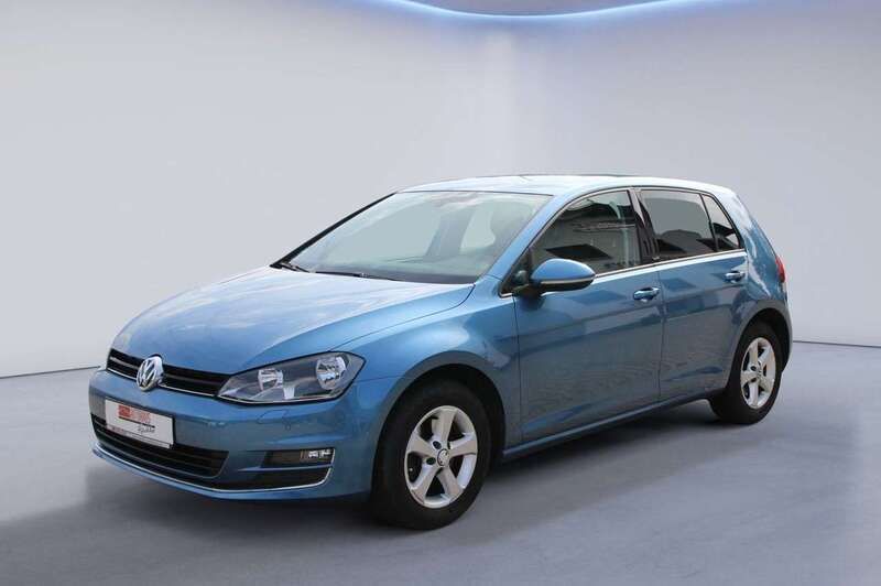 Pacific blue metallic Gebraucht 2016 VW Golf VII Allstar Kleinwagen | 10.990 € (Superpreis) - Bild 1/4