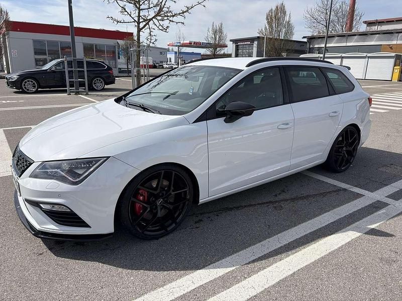 Używany Seat Leon 4Drive 300 KM (220 kW) 2017 Biały Kombi