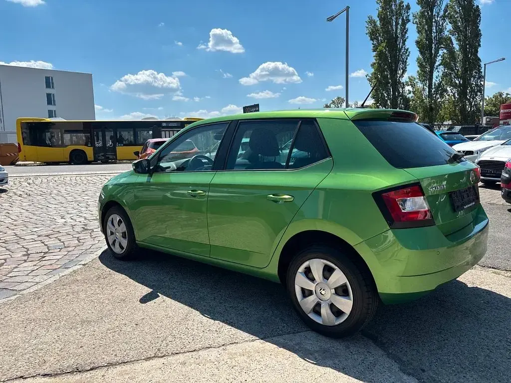 Gebraucht Skoda Fabia Ambition 110 PS (80 kW) 2015 Grün Limousine