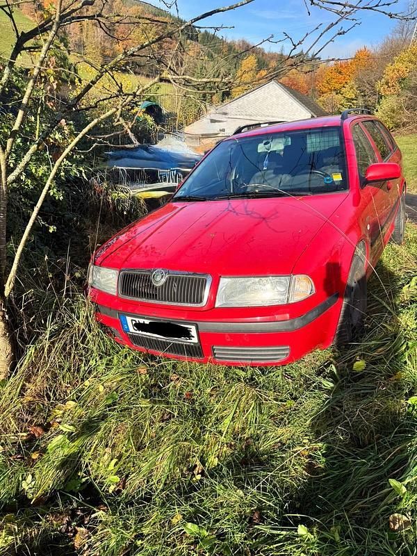 Rot Gebraucht 2004 Skoda Octavia Kombi | 1.100 € (Fairer Preis) - Bild 1/4
