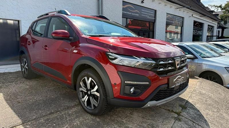 Rot Gebraucht 2022 Dacia Sandero Comfort Kleinwagen | 13.699 € (Fairer Preis) - Bild 1/4