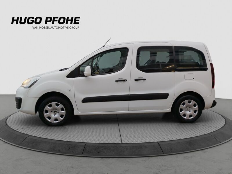 Gebraucht Peugeot TePee Active 120 PS (88 kW) 2015 Ewp lack weiss banquise Kombi