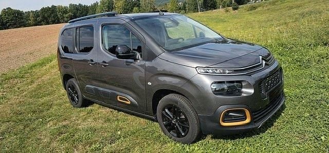 Grau Gebraucht 2021 Citroën Berlingo Rip Curl Van / Kleinbus | 22.900 € (Guter Preis) - Bild 1/4