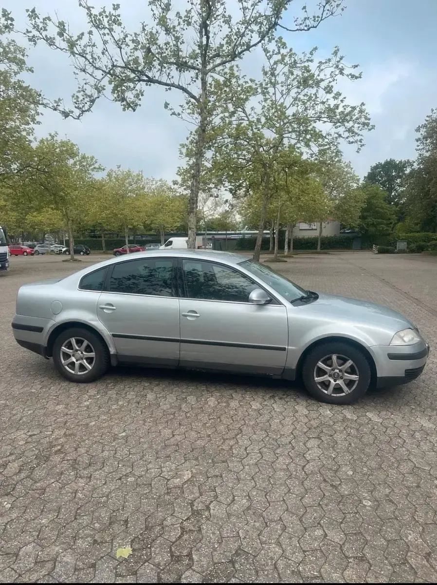 Gebraucht VW Passat 100 PS (73 kW) 2004 Silber Limousine