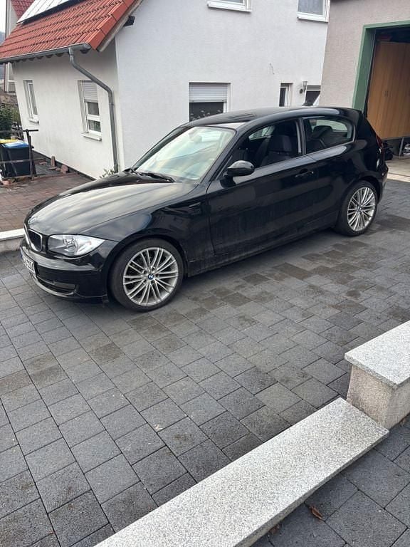 Gebraucht BMW 118 143 PS (105 kW) 2009 Schwarz Kleinwagen