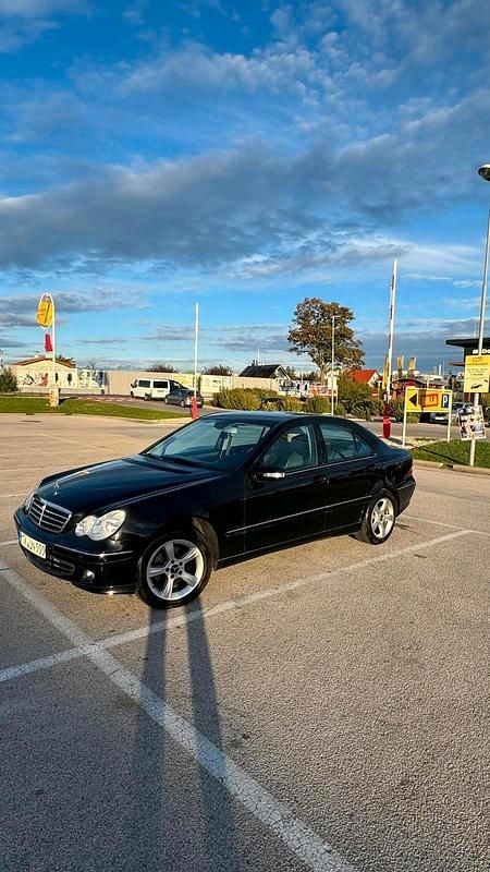 Gebraucht Mercedes C180 143 PS (105 kW) 2006 Schwarz Limousine
