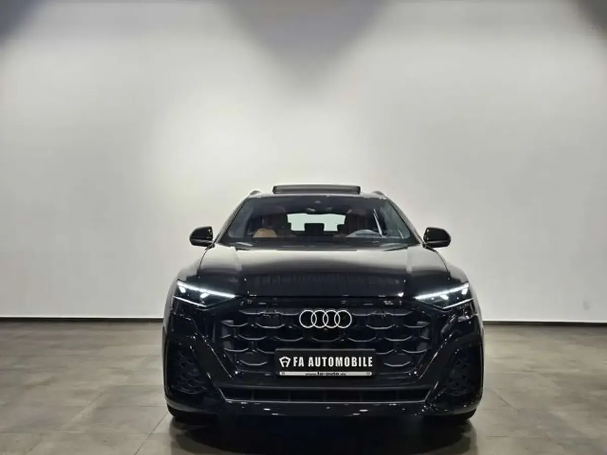 Gebraucht Audi Q8 S-Line 286 PS (210 kW) 2024 Mythosschwarz metall (metallic) SUV