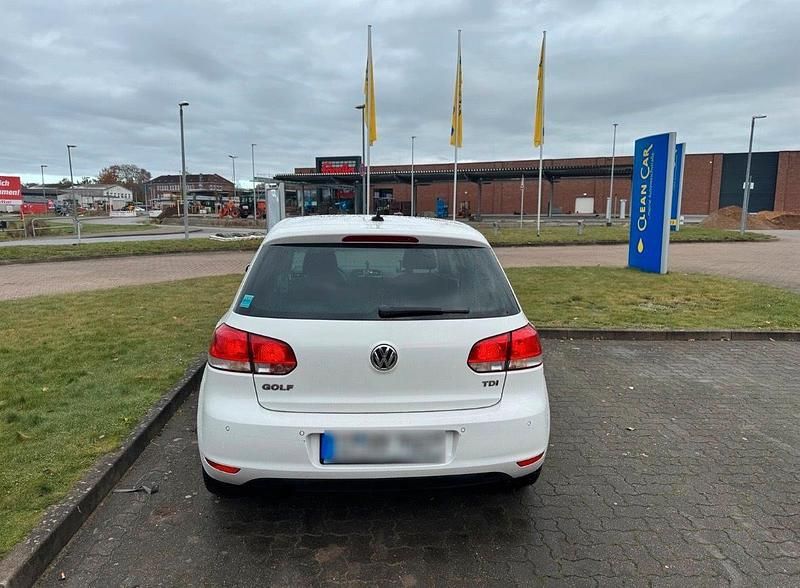 Gebraucht VW Golf 105 PS (77 kW) 2010 Weiß Coupé